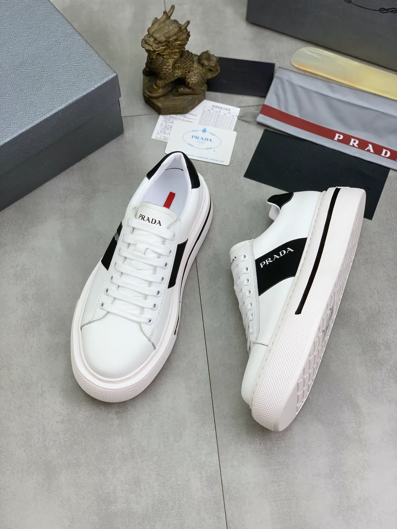 Men's Men's Shoes💰P560💰【New Style】 The latest model of high-quality PRADA classic men's shoes has been launched on the official website in 1:1 replica, synchronized in Hong Kong counters and on the same catwalk; all made of calfskin ➕Imported cowhide lining, 🍡🍡original rubber outsole 1:1 non-slip and wear-resistant; comfortable to wear, attractive style, fine workmanship, and simple and neat shoe last, showing a man's courage and toughness, 👍Number 38 to 44 (45 can be customized) 4⃣️colors🉑️ to choose from